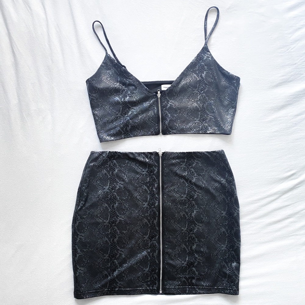 Superdown Matching Set Zippered Snakeskin Crop Top & Mini Skirt